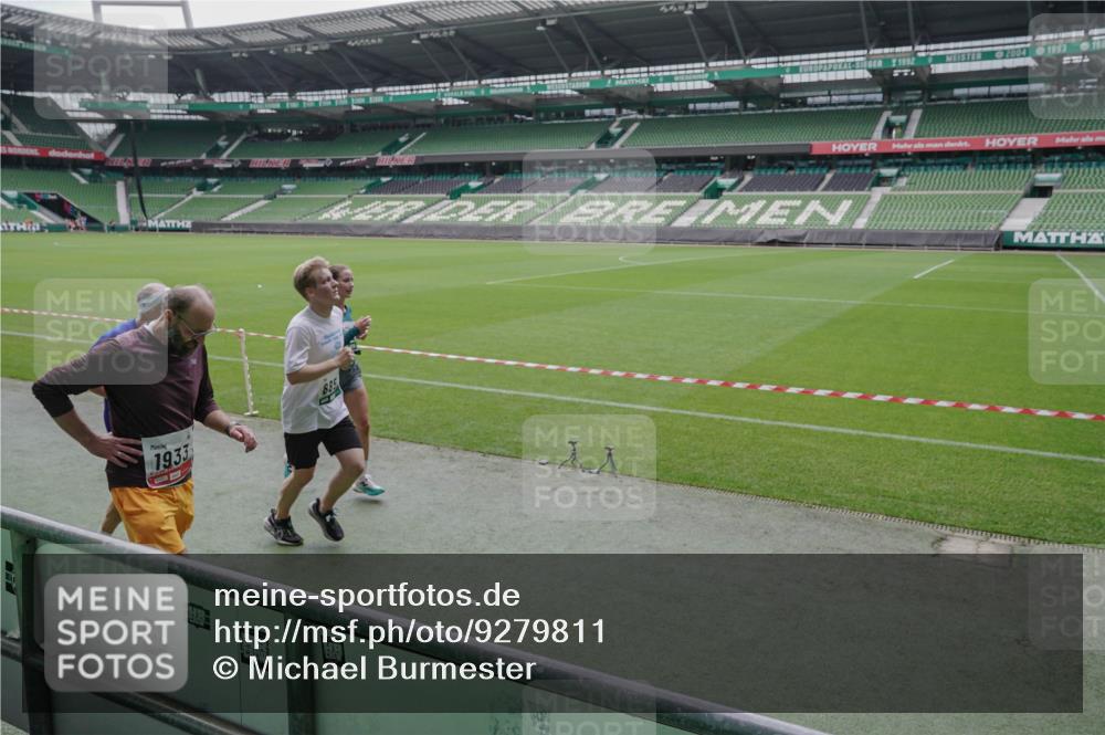 05.10.2025 - 20. swb-Marathon Bremen Michael Burmester http://msf.ph/oto/9279811 05.10.2025 13:01:48 Laufen im Stadion 58, 152, 335, 428, 440, 488, 493, 546, 672, 772, 979, 1030, 1082, 1238, 1256, 1348, 1361, 1452, 1732, 1759, 1856, 1893, 1899, 1933, 1996, 2096, 2102, 2143, 2235, 2245, 2306, 2433, 2555, 2565, 2712, 2796, 2910, 2912, 2918, 2991, 2995, 3053, 3206, 3208, 3387, 3525, 3526, 3662, 3663, 3673, 3877, 3926, 4017, 4018, 4086, 4128, 4329, 4364, 4409, 4444, 4564, 4618, 4705, 4882, 4947, 4980, 5048, 5080, 5150, 5309, 5557, 5570, 5580, 5731, 5752, 5934, 5985, 6082, 6157, 58 meine-sportfotos.de