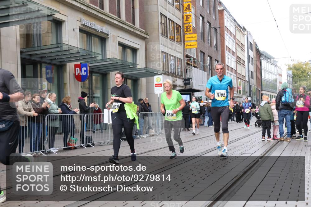 05.10.2025 - 20. swb-Marathon Bremen Strokosch-Dieckow http://msf.ph/oto/9279814 05.10.2025 11:16:13 Ziel 9301, 9563, 9753, 10023, 10083, 10379, 10450, 11020, 11029, 11182, 11358, 11404, 11438, 9301, 9563, 9753, 10023, 10083, 10379, 10450, 11020, 11029, 11182, 11358, 11404, 11438 meine-sportfotos.de