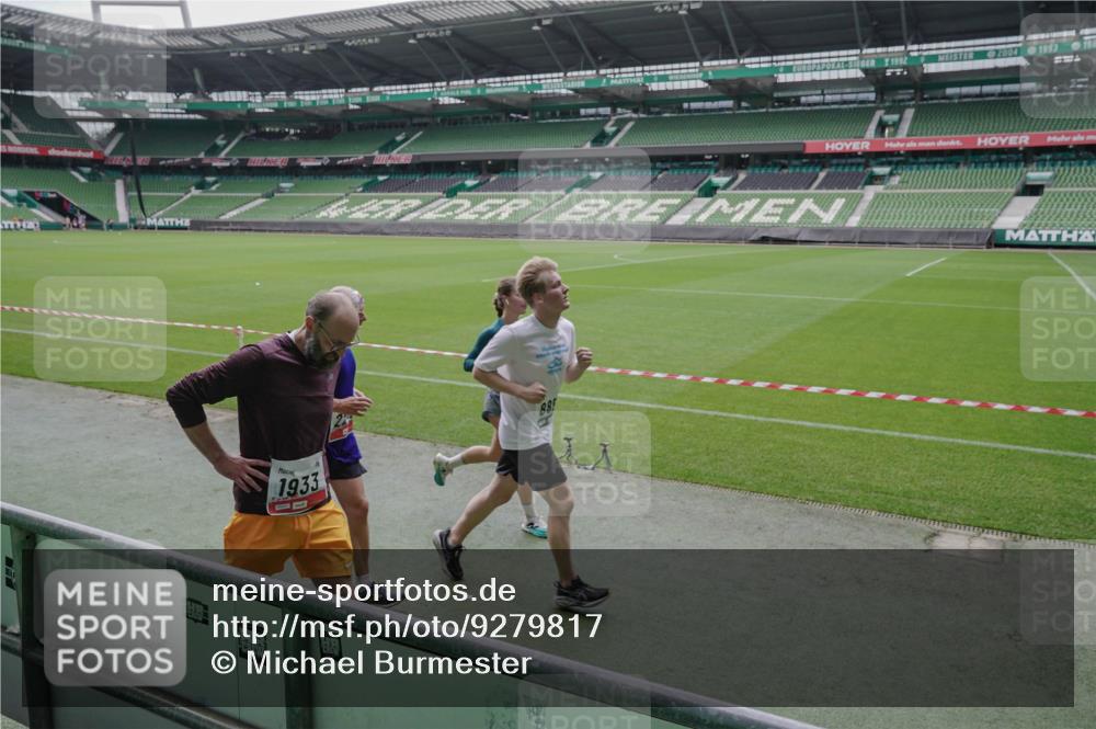 05.10.2025 - 20. swb-Marathon Bremen Michael Burmester http://msf.ph/oto/9279817 05.10.2025 13:01:49 Laufen im Stadion 152, 335, 428, 440, 488, 493, 546, 672, 772, 979, 1030, 1082, 1238, 1256, 1348, 1361, 1452, 1732, 1744, 1759, 1856, 1893, 1899, 1924, 1933, 1996, 2096, 2102, 2143, 2235, 2245, 2306, 2433, 2555, 2565, 2796, 2910, 2912, 2918, 2991, 2995, 3053, 3206, 3208, 3387, 3525, 3526, 3662, 3663, 3673, 3877, 3926, 4017, 4018, 4086, 4329, 4364, 4409, 4444, 4564, 4618, 4705, 4882, 4947, 4980, 5080, 5150, 5309, 5557, 5570, 5580, 5731, 5752, 5934, 5985, 6082, 6157, 58, 440 meine-sportfotos.de