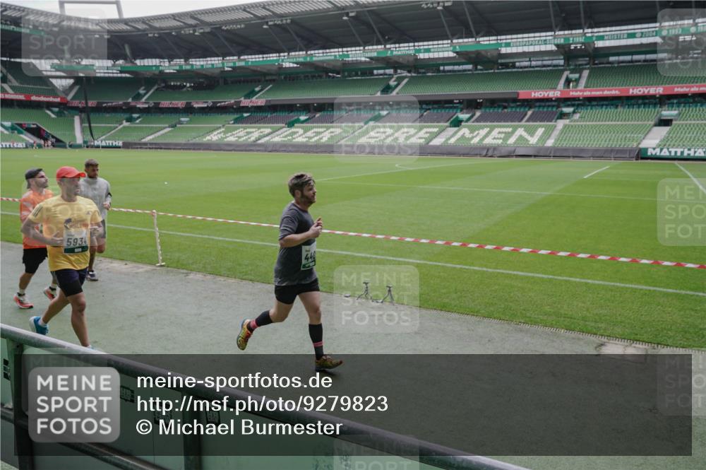 05.10.2025 - 20. swb-Marathon Bremen Michael Burmester http://msf.ph/oto/9279823 05.10.2025 13:01:51 Laufen im Stadion 152, 335, 428, 488, 493, 546, 672, 772, 979, 1030, 1082, 1256, 1348, 1361, 1452, 1732, 1744, 1759, 1856, 1893, 1899, 1924, 1933, 1996, 2096, 2102, 2143, 2235, 2245, 2306, 2433, 2555, 2565, 2796, 2910, 2912, 2918, 2991, 2995, 3053, 3206, 3208, 3387, 3525, 3526, 3662, 3663, 3673, 3877, 3926, 3930, 4017, 4018, 4086, 4329, 4364, 4409, 4444, 4564, 4618, 4705, 4882, 4947, 4980, 5080, 5150, 5309, 5557, 5570, 5580, 5731, 5893, 5934, 5985, 6082, 6157, 58, 440 meine-sportfotos.de