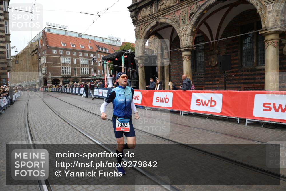 05.10.2025 - 20. swb-Marathon Bremen Yannick Fuchs http://msf.ph/oto/9279842 05.10.2025 12:46:22 Ziel 1303 meine-sportfotos.de