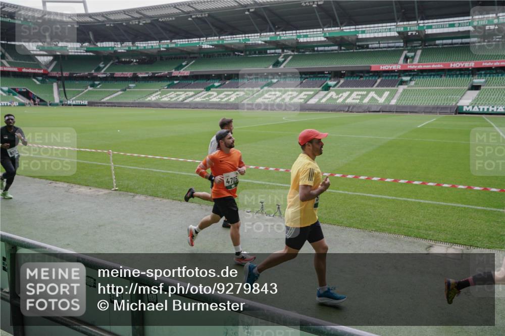 05.10.2025 - 20. swb-Marathon Bremen Michael Burmester http://msf.ph/oto/9279843 05.10.2025 13:01:52 Laufen im Stadion 152, 335, 428, 488, 493, 546, 672, 772, 979, 1030, 1082, 1256, 1348, 1361, 1452, 1732, 1744, 1759, 1856, 1893, 1899, 1924, 1933, 1996, 2096, 2102, 2143, 2235, 2245, 2306, 2433, 2555, 2565, 2796, 2910, 2912, 2918, 2991, 2995, 3053, 3206, 3208, 3387, 3525, 3526, 3662, 3663, 3673, 3877, 3926, 3930, 4017, 4018, 4086, 4329, 4364, 4409, 4444, 4564, 4618, 4705, 4882, 4947, 4980, 5150, 5309, 5557, 5570, 5580, 5731, 5893, 5934, 5985, 6082, 6157, 58, 440 meine-sportfotos.de