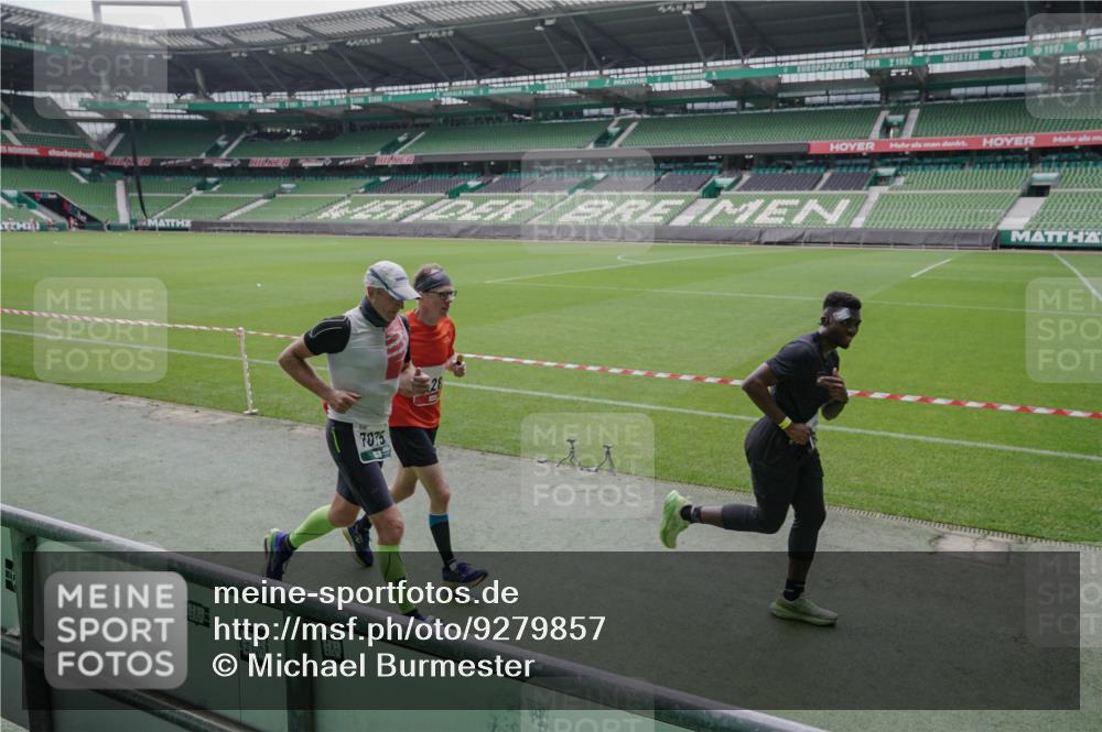 05.10.2025 - 20. swb-Marathon Bremen Michael Burmester http://msf.ph/oto/9279857 05.10.2025 13:01:54 Laufen im Stadion 152, 335, 428, 488, 493, 546, 672, 772, 979, 1030, 1256, 1348, 1361, 1452, 1732, 1744, 1759, 1856, 1893, 1899, 1924, 1933, 1996, 2096, 2102, 2143, 2235, 2245, 2272, 2306, 2433, 2555, 2565, 2796, 2910, 2912, 2918, 2991, 2995, 3053, 3206, 3208, 3387, 3525, 3526, 3662, 3663, 3673, 3861, 3877, 3926, 3930, 4017, 4018, 4086, 4329, 4364, 4409, 4444, 4564, 4618, 4705, 4882, 4947, 4980, 5150, 5309, 5557, 5570, 5580, 5731, 5893, 5934, 5985, 6082, 6157, 6328, 58, 440 meine-sportfotos.de