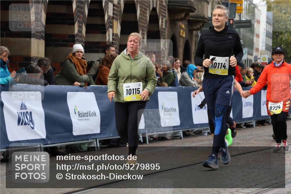 05.10.2025 - 20. swb-Marathon Bremen Strokosch-Dieckow http://msf.ph/oto/9279895 05.10.2025 11:14:13 Ziel 9695, 9724, 9818, 9819, 10114, 10115, 10201, 10832, 11036, 11135, 11539, 11555 meine-sportfotos.de