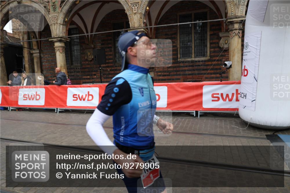 05.10.2025 - 20. swb-Marathon Bremen Yannick Fuchs http://msf.ph/oto/9279905 05.10.2025 12:46:22 Ziel 1303 meine-sportfotos.de