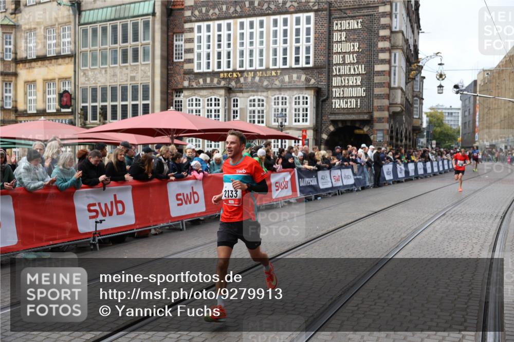 05.10.2025 - 20. swb-Marathon Bremen Yannick Fuchs http://msf.ph/oto/9279913 05.10.2025 12:48:51 Ziel 871, 2133 meine-sportfotos.de