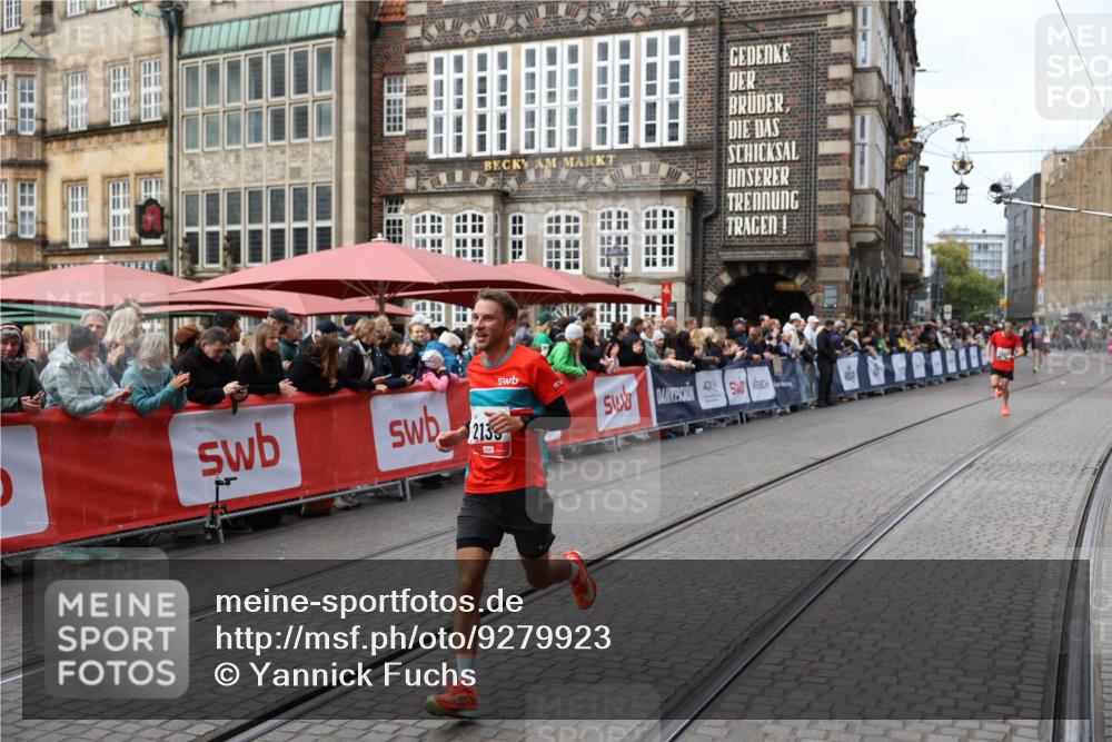 05.10.2025 - 20. swb-Marathon Bremen Yannick Fuchs http://msf.ph/oto/9279923 05.10.2025 12:48:52 Ziel 871, 2133 meine-sportfotos.de