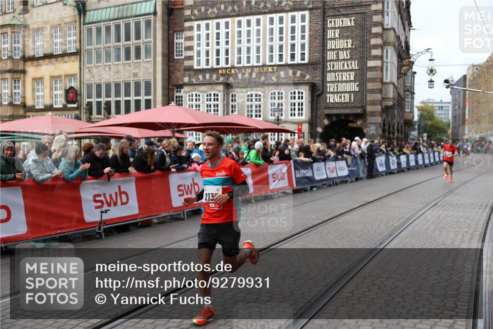 05.10.2025 - 20. swb-Marathon Bremen Yannick Fuchs http://msf.ph/oto/9279931 05.10.2025 12:48:52 Ziel 871, 2133 meine-sportfotos.de