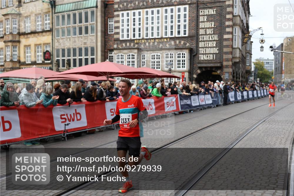 05.10.2025 - 20. swb-Marathon Bremen Yannick Fuchs http://msf.ph/oto/9279939 05.10.2025 12:48:52 Ziel 871, 2133 meine-sportfotos.de