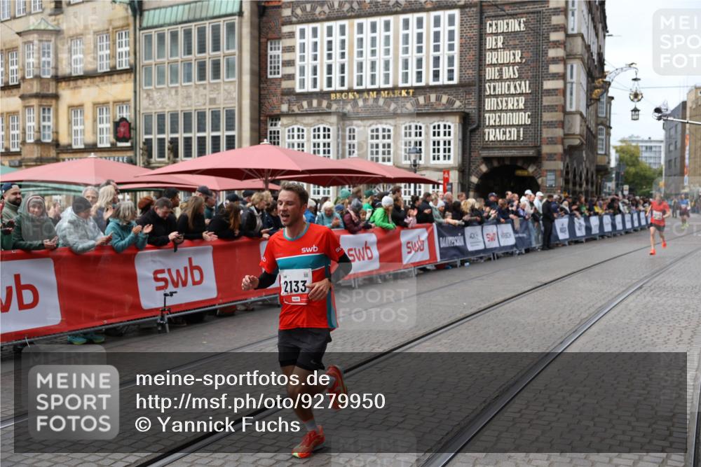 05.10.2025 - 20. swb-Marathon Bremen Yannick Fuchs http://msf.ph/oto/9279950 05.10.2025 12:48:52 Ziel 871, 2133 meine-sportfotos.de