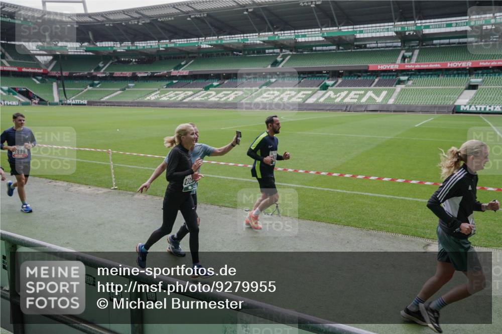 05.10.2025 - 20. swb-Marathon Bremen Michael Burmester http://msf.ph/oto/9279955 05.10.2025 13:02:04 Laufen im Stadion 152, 428, 493, 546, 672, 772, 843, 921, 979, 1030, 1256, 1348, 1361, 1452, 1732, 1744, 1759, 1856, 1893, 1899, 1924, 1933, 1996, 2096, 2102, 2143, 2245, 2272, 2306, 2433, 2555, 2565, 2774, 2796, 2910, 2912, 2918, 2991, 3053, 3206, 3208, 3217, 3387, 3525, 3526, 3662, 3663, 3673, 3861, 3877, 3926, 3930, 4017, 4018, 4086, 4129, 4364, 4409, 4444, 4477, 4564, 4618, 4688, 4705, 4847, 4882, 4947, 4980, 4985, 5309, 5557, 5570, 5580, 5652, 5731, 5893, 5934, 6157, 6328, 6382, 58, 440 meine-sportfotos.de