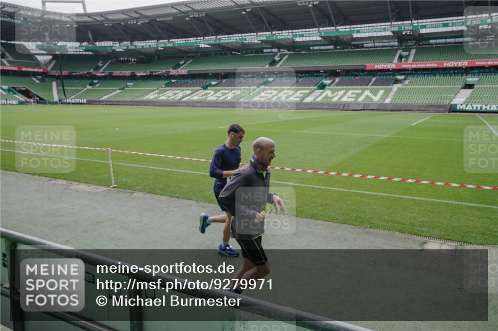 05.10.2025 - 20. swb-Marathon Bremen Michael Burmester http://msf.ph/oto/9279971 05.10.2025 13:02:05 Laufen im Stadion 152, 428, 493, 546, 672, 772, 843, 921, 979, 1030, 1256, 1348, 1361, 1452, 1732, 1744, 1759, 1856, 1893, 1899, 1924, 1933, 1996, 2096, 2102, 2143, 2245, 2272, 2306, 2555, 2565, 2774, 2796, 2910, 2912, 2918, 2991, 3053, 3206, 3208, 3217, 3387, 3525, 3526, 3662, 3663, 3673, 3861, 3877, 3926, 3930, 4017, 4018, 4086, 4129, 4364, 4409, 4444, 4477, 4481, 4564, 4618, 4688, 4705, 4847, 4882, 4947, 4980, 4985, 5309, 5557, 5570, 5580, 5652, 5731, 5893, 5934, 6157, 6328, 6382, 58, 440 meine-sportfotos.de