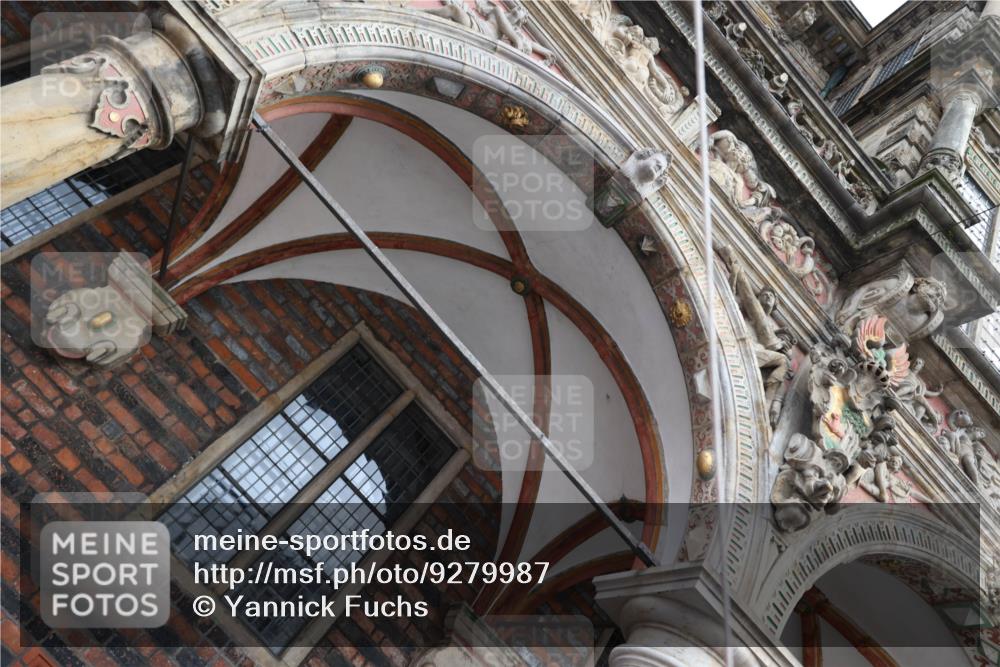 05.10.2025 - 20. swb-Marathon Bremen Yannick Fuchs http://msf.ph/oto/9279987 05.10.2025 12:50:37 Ziel 664, 2033, 2267 meine-sportfotos.de