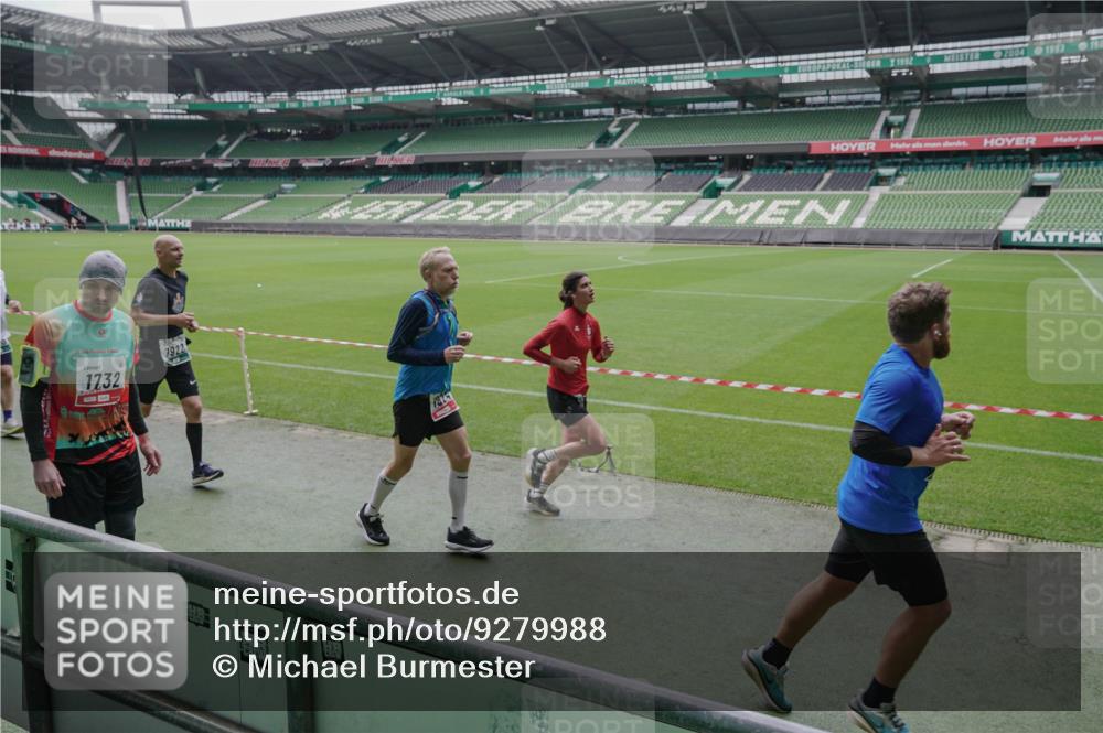 05.10.2025 - 20. swb-Marathon Bremen Michael Burmester http://msf.ph/oto/9279988 05.10.2025 13:02:08 Laufen im Stadion 152, 428, 493, 546, 672, 772, 843, 921, 979, 1030, 1256, 1348, 1361, 1452, 1732, 1744, 1759, 1856, 1899, 1924, 1933, 1996, 2096, 2102, 2143, 2245, 2272, 2306, 2555, 2565, 2774, 2796, 2910, 2912, 2918, 2991, 3053, 3206, 3208, 3217, 3387, 3525, 3526, 3662, 3663, 3673, 3861, 3926, 3930, 4017, 4018, 4086, 4129, 4364, 4409, 4444, 4464, 4477, 4481, 4564, 4618, 4688, 4705, 4847, 4882, 4947, 4980, 4985, 5309, 5557, 5570, 5580, 5652, 5731, 5893, 5934, 6157, 6328, 6382, 58, 440 meine-sportfotos.de