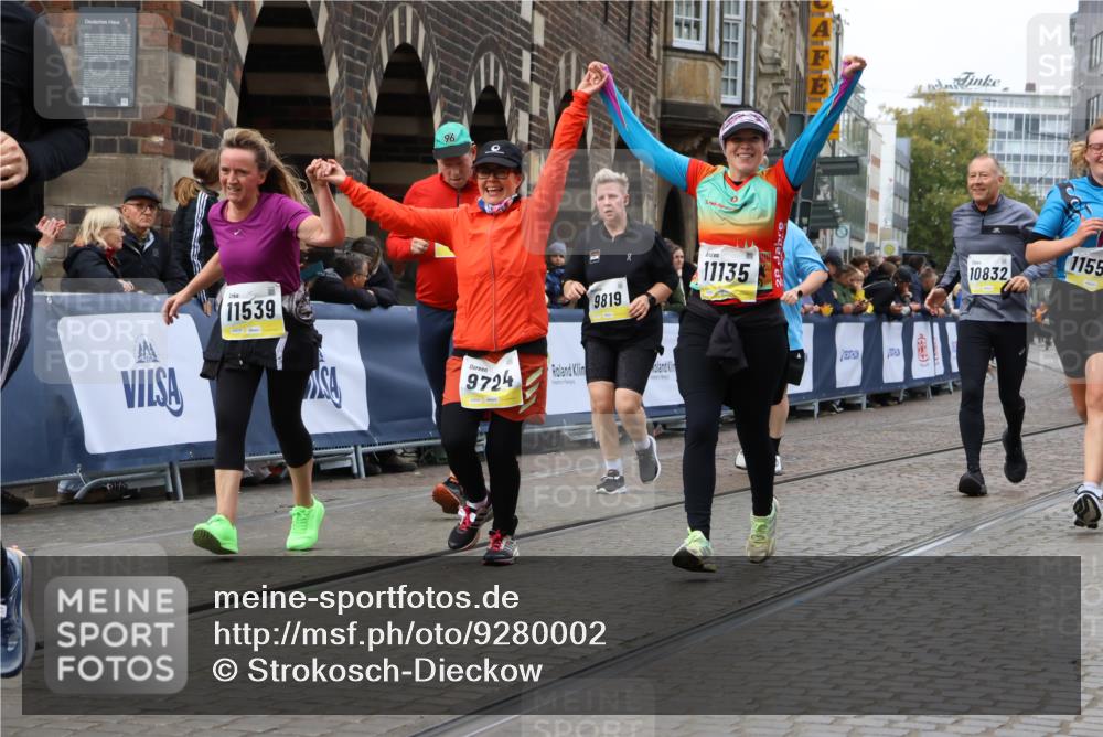 05.10.2025 - 20. swb-Marathon Bremen Strokosch-Dieckow http://msf.ph/oto/9280002 05.10.2025 11:14:17 Ziel 9695, 9724, 9818, 9819, 10114, 10115, 10201, 10832, 11135, 11539, 11555 meine-sportfotos.de