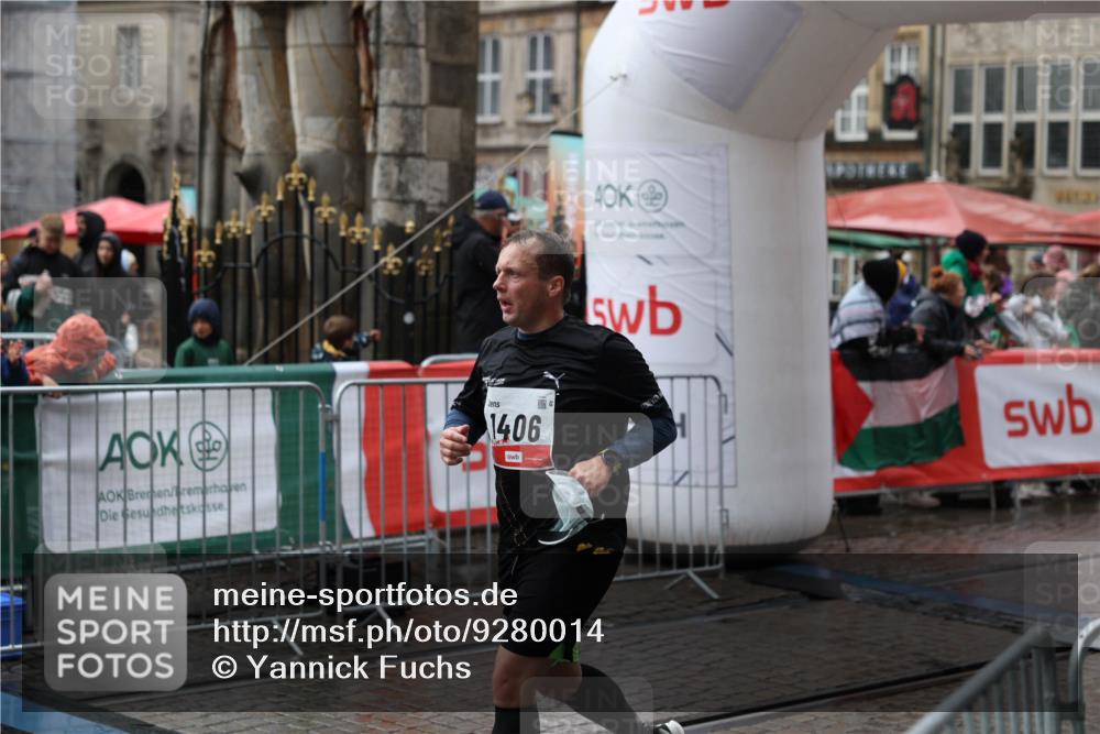05.10.2025 - 20. swb-Marathon Bremen Yannick Fuchs http://msf.ph/oto/9280014 05.10.2025 15:01:17 Ziel 1406, 1835 meine-sportfotos.de