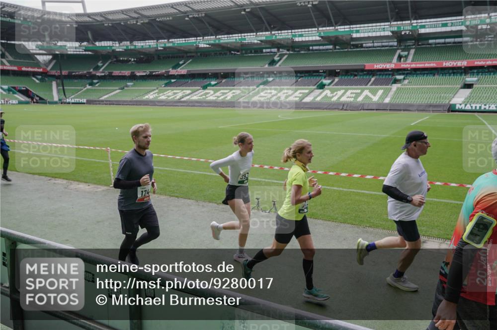 05.10.2025 - 20. swb-Marathon Bremen Michael Burmester http://msf.ph/oto/9280017 05.10.2025 13:02:10 Laufen im Stadion 97, 152, 428, 493, 546, 672, 729, 772, 843, 921, 979, 1030, 1256, 1348, 1361, 1452, 1732, 1744, 1759, 1856, 1899, 1924, 1933, 1996, 2096, 2102, 2143, 2245, 2272, 2306, 2555, 2565, 2774, 2796, 2910, 2912, 2918, 2991, 3053, 3206, 3208, 3217, 3525, 3526, 3662, 3663, 3673, 3861, 3926, 3930, 4017, 4018, 4086, 4129, 4364, 4409, 4444, 4464, 4477, 4481, 4564, 4688, 4705, 4817, 4847, 4882, 4947, 4980, 4985, 5309, 5557, 5570, 5580, 5652, 5731, 5893, 5934, 6157, 6328, 6382 meine-sportfotos.de