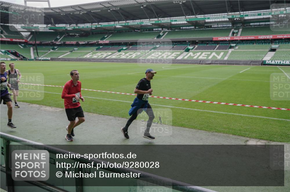 05.10.2025 - 20. swb-Marathon Bremen Michael Burmester http://msf.ph/oto/9280028 05.10.2025 13:02:12 Laufen im Stadion 97, 152, 428, 493, 518, 546, 672, 729, 772, 843, 921, 979, 1030, 1256, 1348, 1361, 1452, 1704, 1732, 1744, 1759, 1856, 1899, 1924, 1933, 1996, 2096, 2143, 2245, 2272, 2306, 2555, 2565, 2774, 2796, 2910, 2912, 2991, 3053, 3206, 3208, 3217, 3525, 3526, 3673, 3861, 3926, 3930, 4017, 4018, 4086, 4129, 4364, 4409, 4444, 4464, 4477, 4481, 4564, 4688, 4705, 4817, 4847, 4882, 4947, 4980, 4985, 5309, 5557, 5570, 5580, 5652, 5731, 5893, 5934, 6157, 6325, 6328, 6382, 7217, 152 meine-sportfotos.de