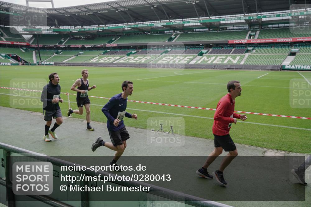 05.10.2025 - 20. swb-Marathon Bremen Michael Burmester http://msf.ph/oto/9280043 05.10.2025 13:02:14 Laufen im Stadion 97, 428, 493, 518, 672, 729, 772, 843, 921, 1030, 1256, 1348, 1361, 1452, 1704, 1732, 1744, 1759, 1856, 1899, 1924, 1933, 1996, 2143, 2245, 2272, 2306, 2555, 2772, 2774, 2796, 2910, 2912, 2991, 3053, 3206, 3208, 3217, 3525, 3526, 3673, 3861, 3917, 3926, 3930, 4017, 4018, 4086, 4129, 4322, 4364, 4409, 4444, 4464, 4477, 4481, 4564, 4688, 4705, 4817, 4847, 4882, 4947, 4980, 4985, 5309, 5557, 5570, 5580, 5652, 5731, 5893, 5934, 6157, 6325, 6328, 6382, 7217, 7433, 7659, 152 meine-sportfotos.de