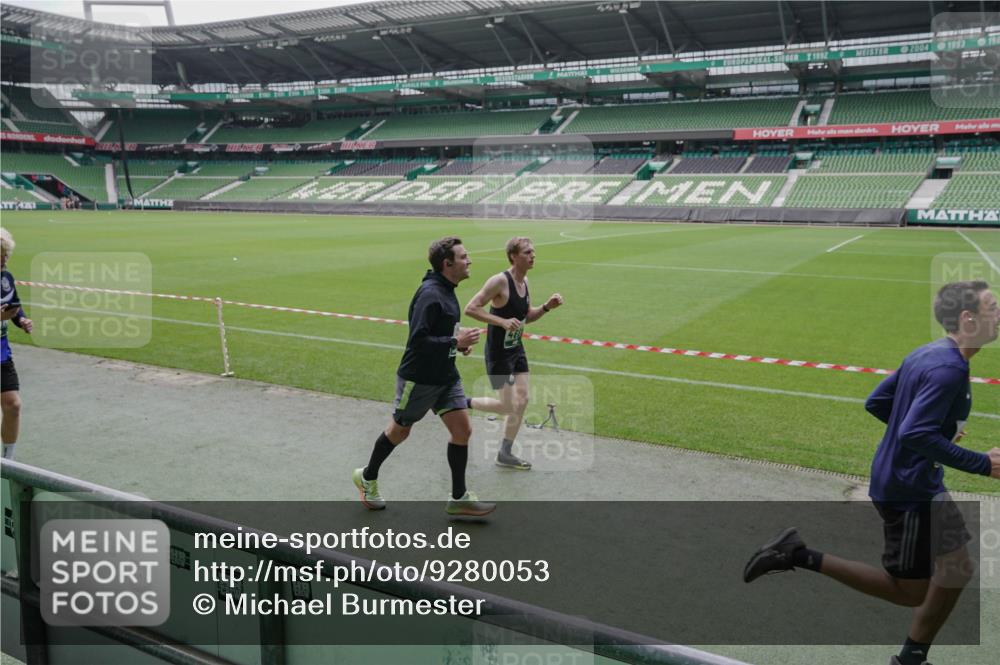 05.10.2025 - 20. swb-Marathon Bremen Michael Burmester http://msf.ph/oto/9280053 05.10.2025 13:02:14 Laufen im Stadion 97, 428, 493, 518, 672, 729, 772, 843, 921, 1030, 1256, 1348, 1361, 1452, 1704, 1732, 1744, 1759, 1856, 1899, 1924, 1933, 1996, 2143, 2245, 2272, 2306, 2555, 2772, 2774, 2796, 2910, 2912, 2991, 3053, 3206, 3208, 3217, 3525, 3526, 3673, 3861, 3917, 3926, 3930, 4017, 4018, 4086, 4129, 4322, 4364, 4409, 4444, 4464, 4477, 4481, 4564, 4688, 4705, 4817, 4847, 4882, 4947, 4980, 4985, 5309, 5557, 5570, 5580, 5652, 5731, 5893, 5934, 6157, 6325, 6328, 6382, 7217, 7433, 7659, 152 meine-sportfotos.de