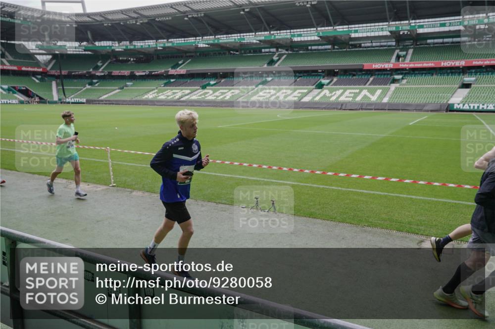 05.10.2025 - 20. swb-Marathon Bremen Michael Burmester http://msf.ph/oto/9280058 05.10.2025 13:02:15 Laufen im Stadion 97, 428, 493, 518, 672, 729, 772, 843, 921, 1030, 1256, 1348, 1361, 1452, 1704, 1732, 1744, 1759, 1856, 1899, 1924, 1933, 2143, 2245, 2272, 2306, 2555, 2772, 2774, 2796, 2910, 2912, 2991, 3053, 3206, 3208, 3217, 3525, 3526, 3673, 3861, 3917, 3926, 3930, 4017, 4018, 4086, 4129, 4322, 4364, 4409, 4444, 4464, 4477, 4481, 4564, 4688, 4705, 4817, 4847, 4882, 4947, 4980, 4985, 5309, 5557, 5570, 5580, 5652, 5731, 5893, 5934, 6157, 6325, 6328, 6382, 7217, 7433, 7659, 152 meine-sportfotos.de