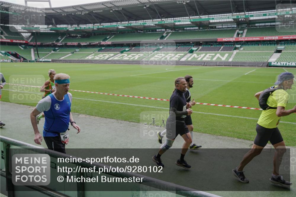 05.10.2025 - 20. swb-Marathon Bremen Michael Burmester http://msf.ph/oto/9280102 05.10.2025 13:02:19 Laufen im Stadion 97, 428, 493, 518, 729, 772, 843, 921, 1030, 1121, 1256, 1348, 1361, 1452, 1704, 1733, 1744, 1759, 1856, 1899, 1924, 1933, 2143, 2245, 2272, 2306, 2555, 2772, 2774, 2796, 2910, 2912, 3053, 3206, 3208, 3217, 3424, 3525, 3526, 3673, 3861, 3917, 3926, 3930, 4017, 4018, 4129, 4322, 4364, 4409, 4444, 4464, 4477, 4481, 4564, 4688, 4705, 4817, 4847, 4882, 4885, 4980, 4985, 5570, 5580, 5652, 5731, 5893, 5934, 6157, 6325, 6328, 6382, 7217, 7433, 7659, 152 meine-sportfotos.de