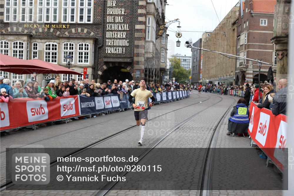 05.10.2025 - 20. swb-Marathon Bremen Yannick Fuchs http://msf.ph/oto/9280115 05.10.2025 12:50:40 Ziel 363, 664, 2033, 2267 meine-sportfotos.de