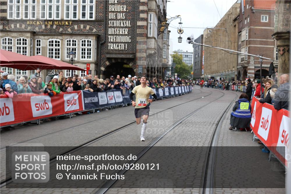 05.10.2025 - 20. swb-Marathon Bremen Yannick Fuchs http://msf.ph/oto/9280121 05.10.2025 12:50:40 Ziel 363, 664, 2033, 2267 meine-sportfotos.de