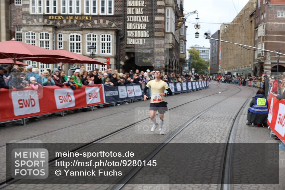 05.10.2025 - 20. swb-Marathon Bremen Yannick Fuchs http://msf.ph/oto/9280145 05.10.2025 12:50:40 Ziel 363, 664, 2033, 2267 meine-sportfotos.de