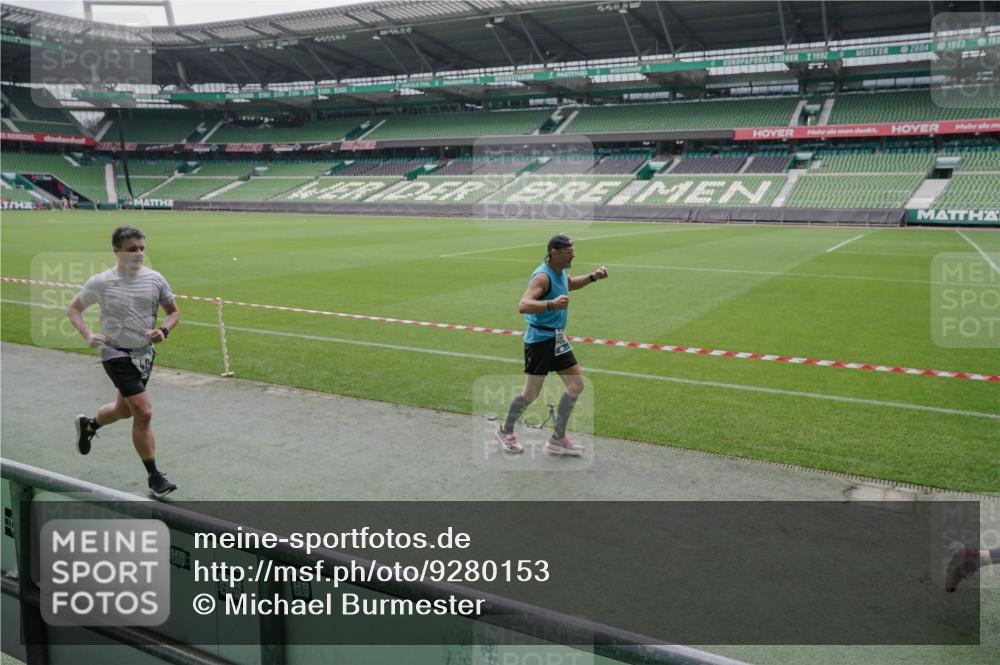 05.10.2025 - 20. swb-Marathon Bremen Michael Burmester http://msf.ph/oto/9280153 05.10.2025 13:02:23 Laufen im Stadion 97, 428, 518, 729, 772, 843, 921, 1030, 1121, 1256, 1348, 1361, 1405, 1452, 1704, 1733, 1744, 1759, 1856, 1899, 1924, 2143, 2245, 2272, 2306, 2393, 2555, 2772, 2774, 2796, 2910, 2912, 3053, 3206, 3208, 3217, 3424, 3525, 3526, 3861, 3917, 3926, 3930, 4017, 4018, 4129, 4322, 4364, 4409, 4444, 4464, 4477, 4481, 4564, 4688, 4705, 4817, 4847, 4882, 4885, 4985, 5570, 5580, 5652, 5893, 5934, 6157, 6325, 6328, 6382, 7217, 7433, 7659, 152, 493, 1933 meine-sportfotos.de