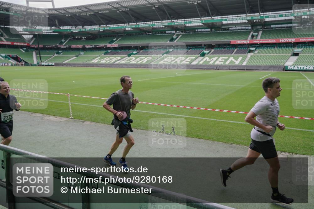 05.10.2025 - 20. swb-Marathon Bremen Michael Burmester http://msf.ph/oto/9280168 05.10.2025 13:02:24 Laufen im Stadion 97, 428, 518, 729, 772, 828, 843, 921, 1030, 1121, 1256, 1348, 1361, 1405, 1452, 1704, 1733, 1744, 1759, 1856, 1899, 1924, 2143, 2245, 2272, 2306, 2393, 2555, 2772, 2774, 2796, 2910, 2912, 3053, 3206, 3217, 3424, 3525, 3526, 3861, 3917, 3926, 3930, 4017, 4018, 4129, 4322, 4364, 4409, 4444, 4464, 4477, 4481, 4564, 4688, 4705, 4714, 4817, 4847, 4882, 4885, 4985, 5570, 5652, 5893, 5934, 6157, 6325, 6328, 6382, 7217, 7433, 7659, 152, 493, 1361, 1759, 1933 meine-sportfotos.de