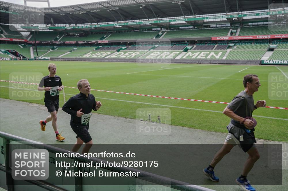 05.10.2025 - 20. swb-Marathon Bremen Michael Burmester http://msf.ph/oto/9280175 05.10.2025 13:02:25 Laufen im Stadion 97, 428, 518, 729, 772, 828, 843, 921, 1030, 1121, 1256, 1348, 1405, 1452, 1704, 1733, 1744, 1856, 1899, 1924, 2143, 2245, 2272, 2306, 2393, 2555, 2772, 2774, 2796, 2910, 2912, 3053, 3206, 3217, 3424, 3525, 3526, 3861, 3917, 3926, 3930, 4017, 4018, 4129, 4322, 4364, 4409, 4444, 4464, 4477, 4481, 4564, 4688, 4705, 4714, 4817, 4847, 4885, 4985, 5570, 5652, 5893, 5934, 6157, 6325, 6328, 6382, 7217, 7433, 7659, 152, 493, 1361, 1759, 1933 meine-sportfotos.de