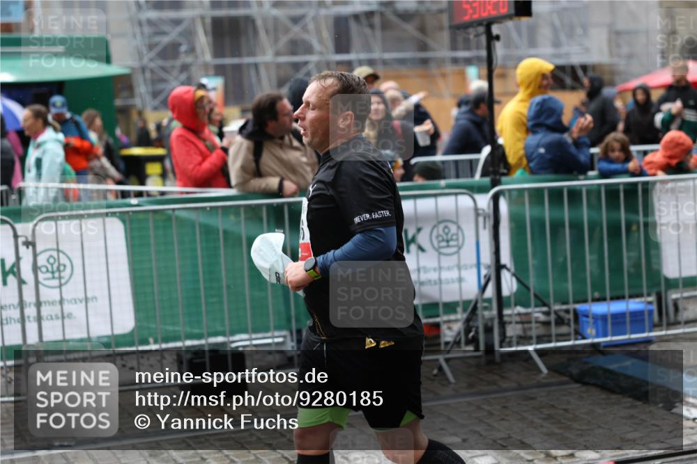 05.10.2025 - 20. swb-Marathon Bremen Yannick Fuchs http://msf.ph/oto/9280185 05.10.2025 15:01:18 Ziel 1406, 1835 meine-sportfotos.de