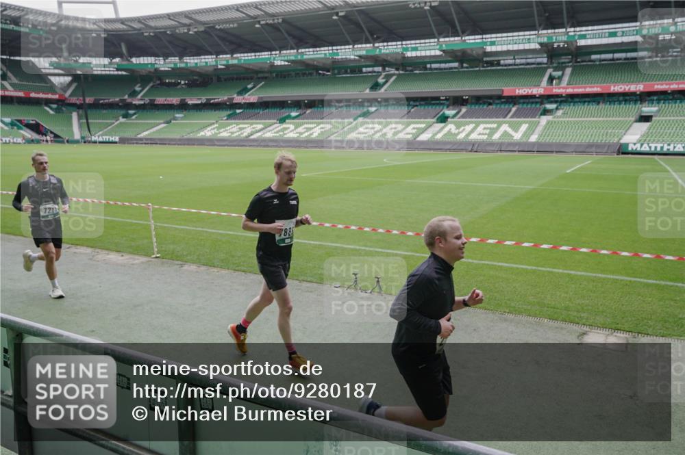 05.10.2025 - 20. swb-Marathon Bremen Michael Burmester http://msf.ph/oto/9280187 05.10.2025 13:02:25 Laufen im Stadion 97, 428, 518, 729, 772, 828, 843, 921, 1030, 1121, 1256, 1348, 1405, 1452, 1704, 1733, 1744, 1856, 1899, 1924, 2143, 2245, 2272, 2306, 2393, 2555, 2772, 2774, 2796, 2910, 2912, 3053, 3206, 3217, 3424, 3525, 3526, 3861, 3917, 3926, 3930, 4017, 4018, 4129, 4322, 4364, 4409, 4444, 4464, 4477, 4481, 4564, 4688, 4705, 4714, 4817, 4847, 4885, 4985, 5570, 5652, 5893, 5934, 6157, 6325, 6328, 6382, 7217, 7433, 7659, 152, 493, 1361, 1759, 1933 meine-sportfotos.de