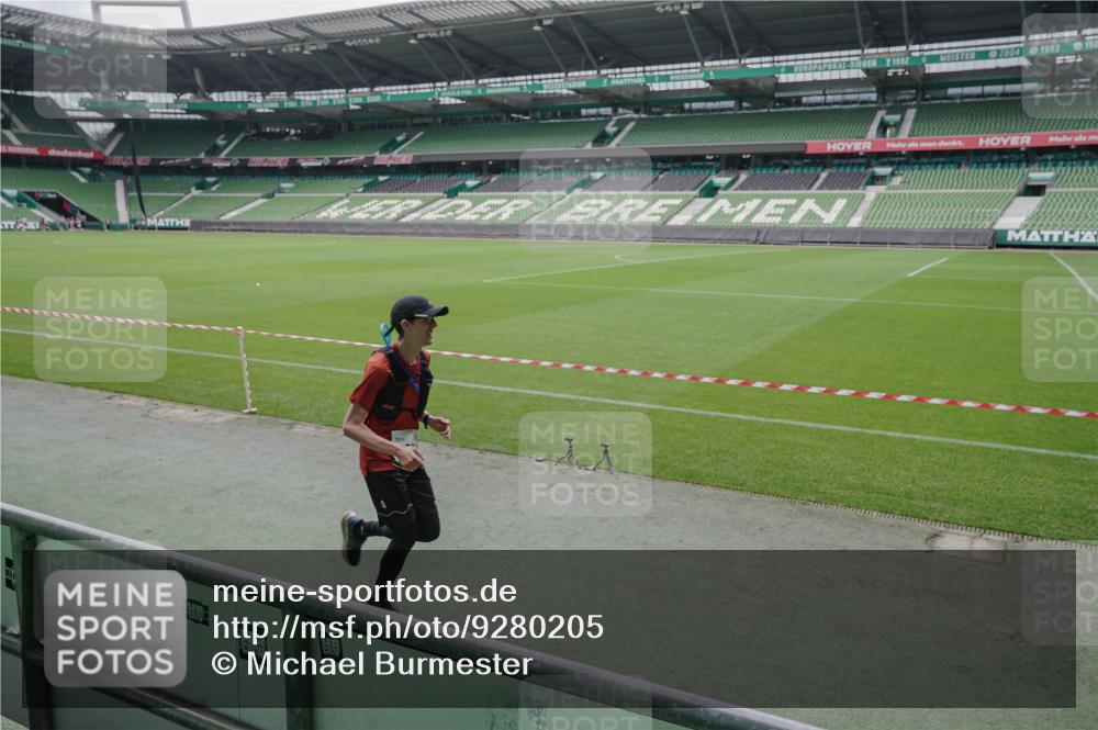 05.10.2025 - 20. swb-Marathon Bremen Michael Burmester http://msf.ph/oto/9280205 05.10.2025 13:02:28 Laufen im Stadion 97, 293, 428, 518, 721, 729, 772, 828, 843, 921, 1030, 1121, 1256, 1348, 1405, 1452, 1704, 1733, 1744, 1856, 1899, 1924, 2143, 2245, 2272, 2306, 2393, 2772, 2774, 2910, 2912, 3053, 3206, 3217, 3424, 3525, 3526, 3861, 3917, 3926, 3930, 4017, 4018, 4129, 4322, 4409, 4444, 4464, 4477, 4481, 4564, 4688, 4705, 4714, 4817, 4847, 4885, 4985, 5652, 5755, 5893, 5934, 6157, 6325, 6328, 6382, 7217, 7433, 7659, 8957, 152, 493, 1361, 1759, 1933, 2245, 2555, 2796 meine-sportfotos.de