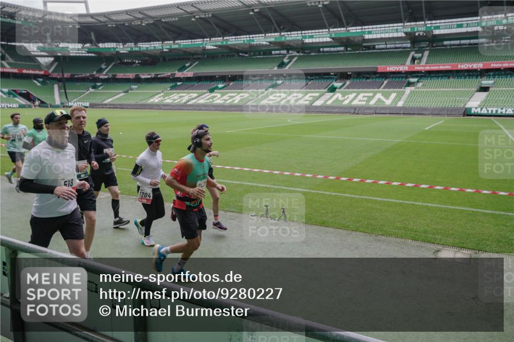 05.10.2025 - 20. swb-Marathon Bremen Michael Burmester http://msf.ph/oto/9280227 05.10.2025 13:02:31 Laufen im Stadion 97, 293, 428, 518, 616, 721, 729, 772, 828, 843, 921, 1030, 1121, 1256, 1348, 1405, 1452, 1704, 1733, 1744, 1856, 1899, 1924, 1944, 2143, 2272, 2306, 2393, 2772, 2774, 2910, 2912, 3053, 3206, 3217, 3424, 3525, 3526, 3861, 3917, 3926, 3930, 4017, 4018, 4129, 4322, 4409, 4444, 4464, 4477, 4481, 4564, 4688, 4705, 4714, 4817, 4847, 4885, 4985, 5652, 5755, 5884, 5893, 5934, 6157, 6325, 6328, 6382, 7217, 7433, 7659, 8526, 8957, 152, 428, 493, 1361, 1759, 1933, 2245, 2555, 2796 meine-sportfotos.de