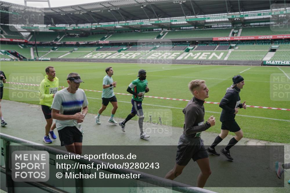 05.10.2025 - 20. swb-Marathon Bremen Michael Burmester http://msf.ph/oto/9280243 05.10.2025 13:02:33 Laufen im Stadion 97, 293, 518, 616, 721, 729, 772, 828, 843, 921, 1030, 1121, 1256, 1348, 1405, 1452, 1704, 1733, 1744, 1856, 1899, 1924, 1944, 2143, 2272, 2306, 2393, 2772, 2774, 2910, 2912, 3206, 3217, 3424, 3525, 3526, 3861, 3917, 3926, 3930, 4017, 4018, 4129, 4322, 4409, 4444, 4464, 4477, 4481, 4564, 4688, 4705, 4714, 4817, 4847, 4885, 4985, 5652, 5755, 5884, 5893, 5934, 6157, 6325, 6328, 6382, 7217, 7407, 7433, 7659, 8526, 8957, 428, 493, 1361, 1759, 1933, 2245, 2555, 2796 meine-sportfotos.de