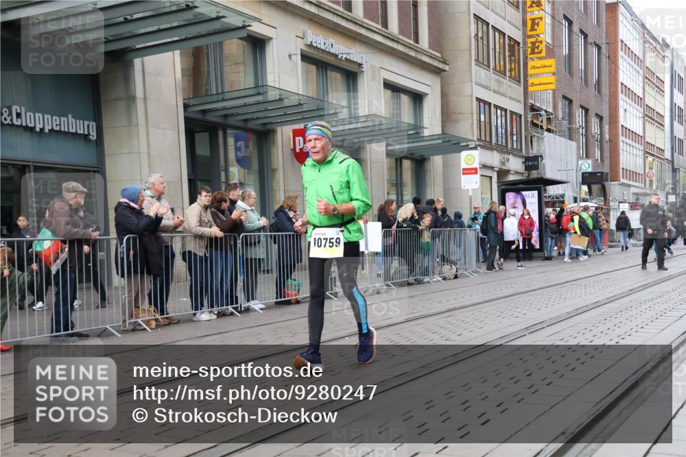 05.10.2025 - 20. swb-Marathon Bremen Strokosch-Dieckow http://msf.ph/oto/9280247 05.10.2025 11:16:41 Ziel 9698, 9838, 10728, 10736, 10752, 10759, 10874, 9698, 9838, 10728, 10736, 10752, 10759, 10874 meine-sportfotos.de