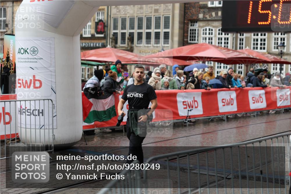 05.10.2025 - 20. swb-Marathon Bremen Yannick Fuchs http://msf.ph/oto/9280249 05.10.2025 15:01:22 Ziel 1406, 1835 meine-sportfotos.de