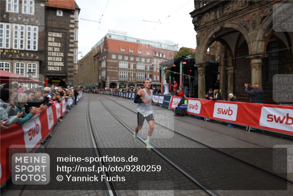 05.10.2025 - 20. swb-Marathon Bremen Yannick Fuchs http://msf.ph/oto/9280259 05.10.2025 12:52:48 Ziel 7266 meine-sportfotos.de