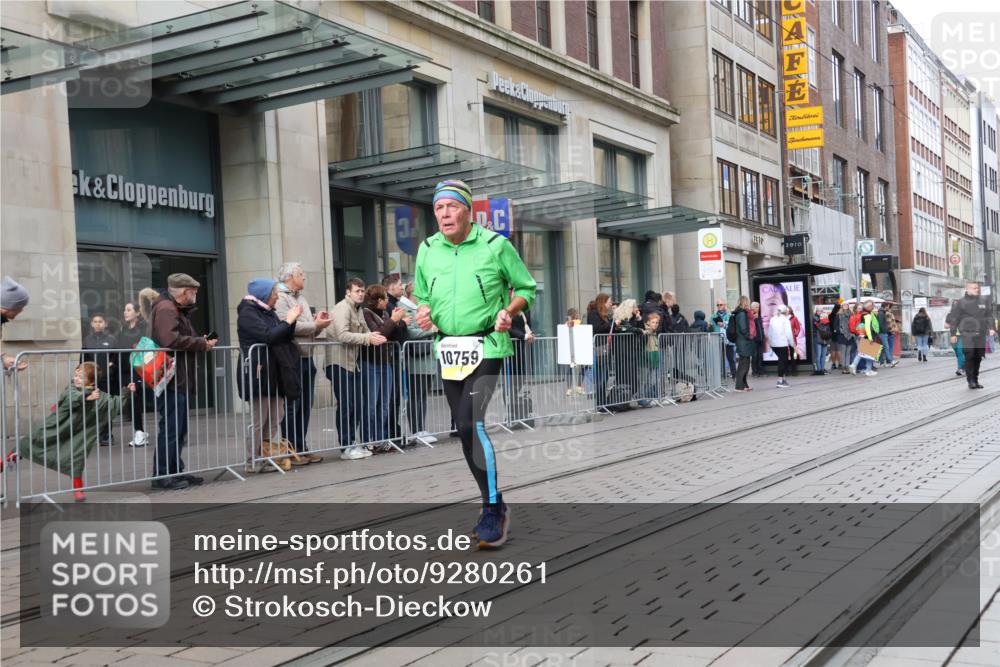 05.10.2025 - 20. swb-Marathon Bremen Strokosch-Dieckow http://msf.ph/oto/9280261 05.10.2025 11:16:42 Ziel 9698, 9838, 10728, 10736, 10752, 10759, 10874, 9698, 9838, 10728, 10736, 10752, 10759, 10874 meine-sportfotos.de