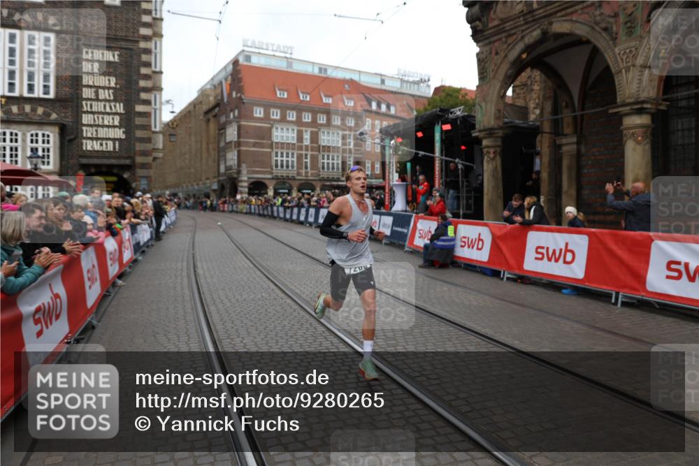 05.10.2025 - 20. swb-Marathon Bremen Yannick Fuchs http://msf.ph/oto/9280265 05.10.2025 12:52:48 Ziel 7266 meine-sportfotos.de