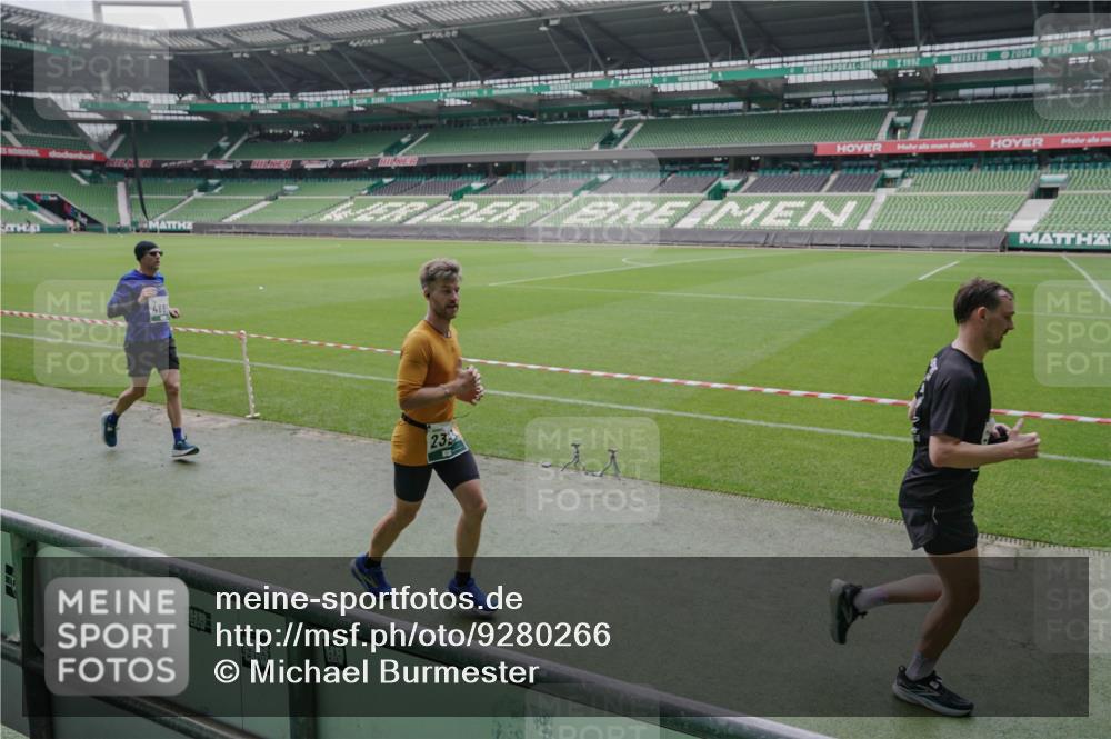 05.10.2025 - 20. swb-Marathon Bremen Michael Burmester http://msf.ph/oto/9280266 05.10.2025 13:02:35 Laufen im Stadion 97, 293, 518, 616, 721, 729, 772, 828, 843, 921, 1030, 1121, 1256, 1348, 1405, 1452, 1704, 1733, 1744, 1856, 1899, 1924, 1944, 2143, 2272, 2306, 2393, 2772, 2774, 2910, 2912, 3206, 3217, 3424, 3525, 3526, 3861, 3917, 3926, 3930, 4017, 4018, 4129, 4321, 4322, 4444, 4464, 4477, 4481, 4564, 4688, 4705, 4714, 4817, 4847, 4885, 4985, 5652, 5755, 5884, 5893, 6157, 6325, 6328, 6382, 7217, 7407, 7433, 7659, 8526, 8957, 428, 493, 1361, 1759, 1933, 2245, 2555, 2796 meine-sportfotos.de