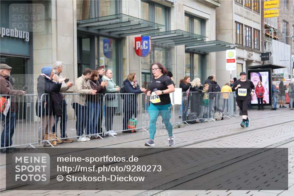 05.10.2025 - 20. swb-Marathon Bremen Strokosch-Dieckow http://msf.ph/oto/9280273 05.10.2025 11:16:49 Ziel 9698, 10728, 10752, 10759, 10874, 11008, 9698, 10728, 10752, 10759, 10874, 11008 meine-sportfotos.de