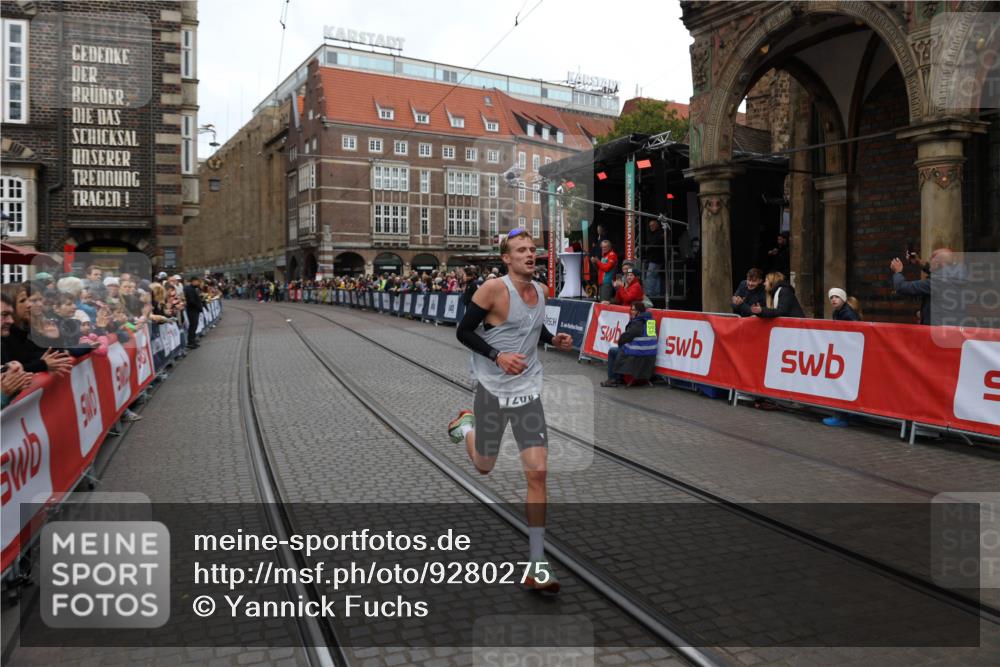 05.10.2025 - 20. swb-Marathon Bremen Yannick Fuchs http://msf.ph/oto/9280275 05.10.2025 12:52:48 Ziel 7266 meine-sportfotos.de