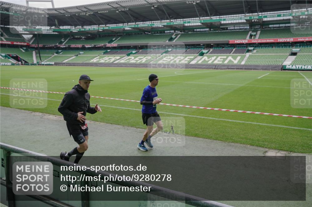 05.10.2025 - 20. swb-Marathon Bremen Michael Burmester http://msf.ph/oto/9280278 05.10.2025 13:02:36 Laufen im Stadion 97, 293, 518, 616, 721, 729, 772, 828, 843, 921, 1030, 1121, 1256, 1348, 1405, 1452, 1704, 1733, 1744, 1856, 1899, 1924, 1944, 2143, 2272, 2306, 2393, 2772, 2774, 2910, 2912, 3206, 3217, 3424, 3525, 3526, 3861, 3917, 3926, 3930, 4017, 4018, 4129, 4321, 4322, 4444, 4464, 4477, 4481, 4564, 4688, 4705, 4714, 4817, 4847, 4885, 4985, 5652, 5755, 5884, 5893, 6157, 6325, 6328, 6382, 7217, 7407, 7433, 7659, 8526, 8957, 428, 493, 1361, 1759, 1933, 2245, 2555, 2796 meine-sportfotos.de