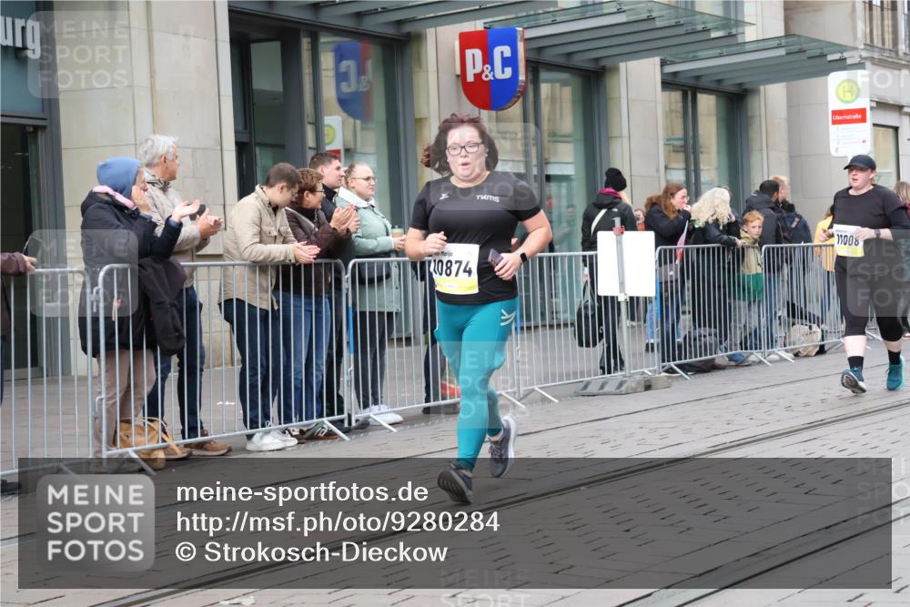 05.10.2025 - 20. swb-Marathon Bremen Strokosch-Dieckow http://msf.ph/oto/9280284 05.10.2025 11:16:50 Ziel 10728, 10752, 10759, 10874, 11008, 10728, 10752, 10759, 10874, 11008 meine-sportfotos.de