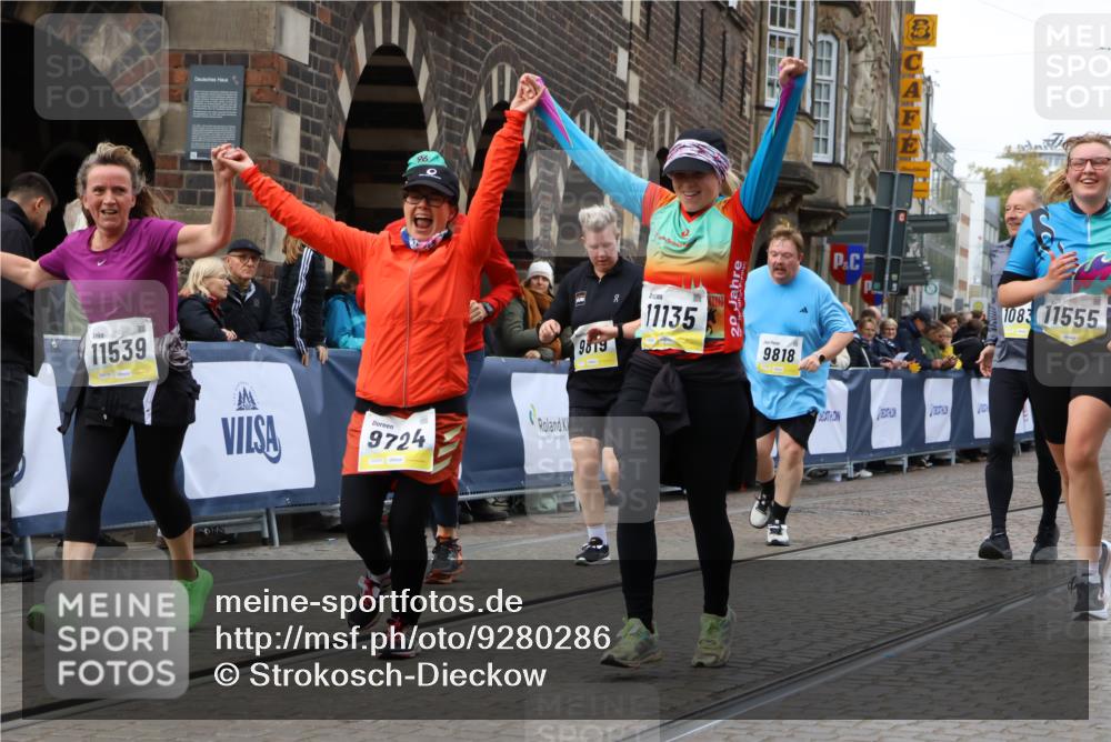 05.10.2025 - 20. swb-Marathon Bremen Strokosch-Dieckow http://msf.ph/oto/9280286 05.10.2025 11:14:17 Ziel 9695, 9724, 9818, 9819, 10114, 10115, 10201, 10832, 11135, 11539, 11555 meine-sportfotos.de