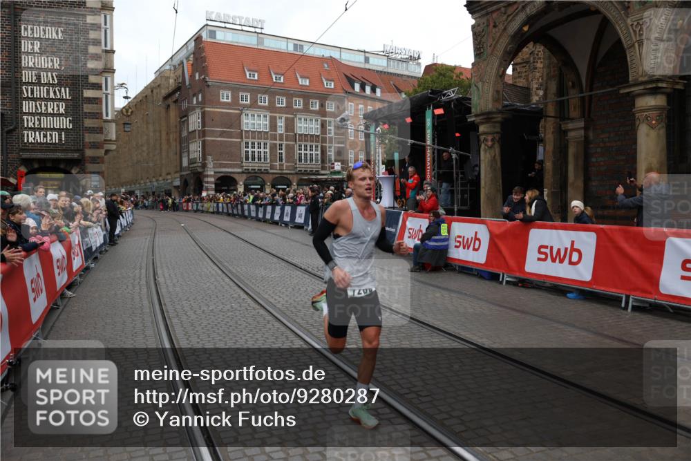 05.10.2025 - 20. swb-Marathon Bremen Yannick Fuchs http://msf.ph/oto/9280287 05.10.2025 12:52:48 Ziel 7266 meine-sportfotos.de