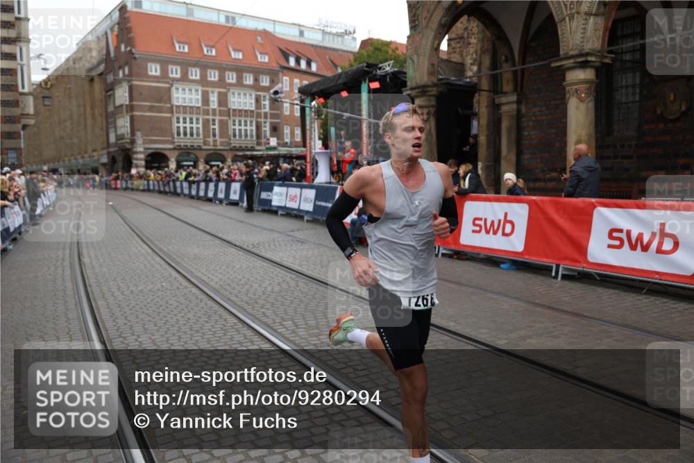05.10.2025 - 20. swb-Marathon Bremen Yannick Fuchs http://msf.ph/oto/9280294 05.10.2025 12:52:48 Ziel 7266 meine-sportfotos.de